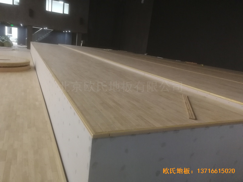 �ӱ��е�ƽһ���������_(t��i)�\(y��n)��(d��ng)�ذ���b����1