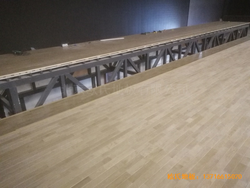 �ӱ��е�ƽһ���������_(t��i)�\(y��n)��(d��ng)�ذ���b����4