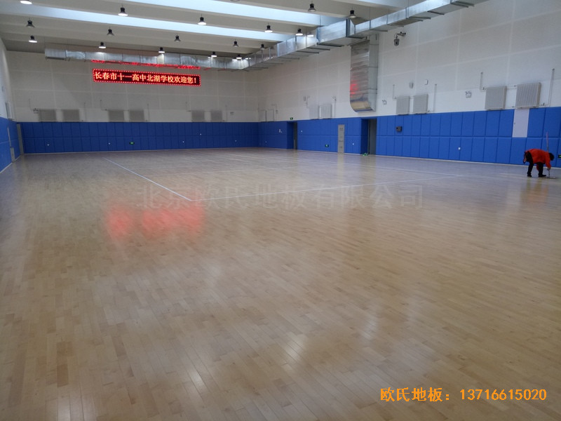 �L��ʮһ���б����W(xu��)У�w���^�w��ľ�ذ尲�b����5