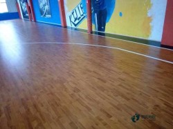 單層龍骨運動體育地板貴不貴